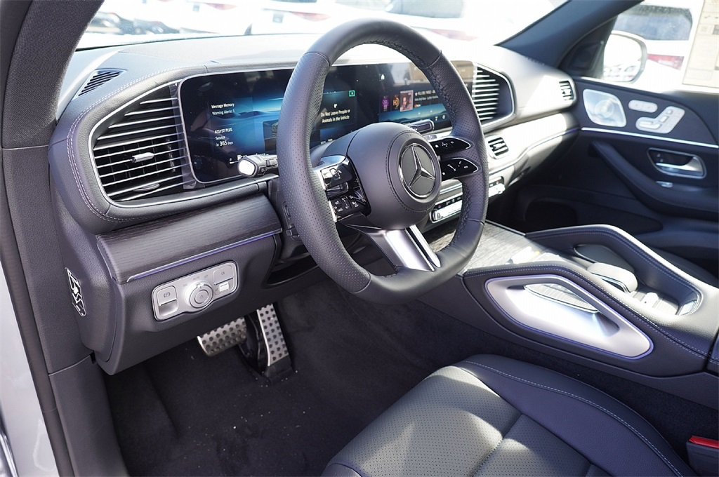 2026 Mercedes Benz GLS 450 4MATIC photo 16