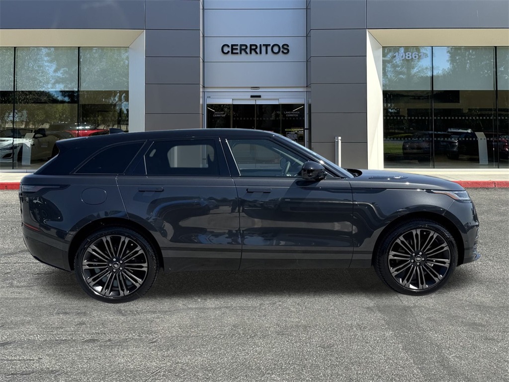 2026 Land Rover Range Rover Velar SE photo 4