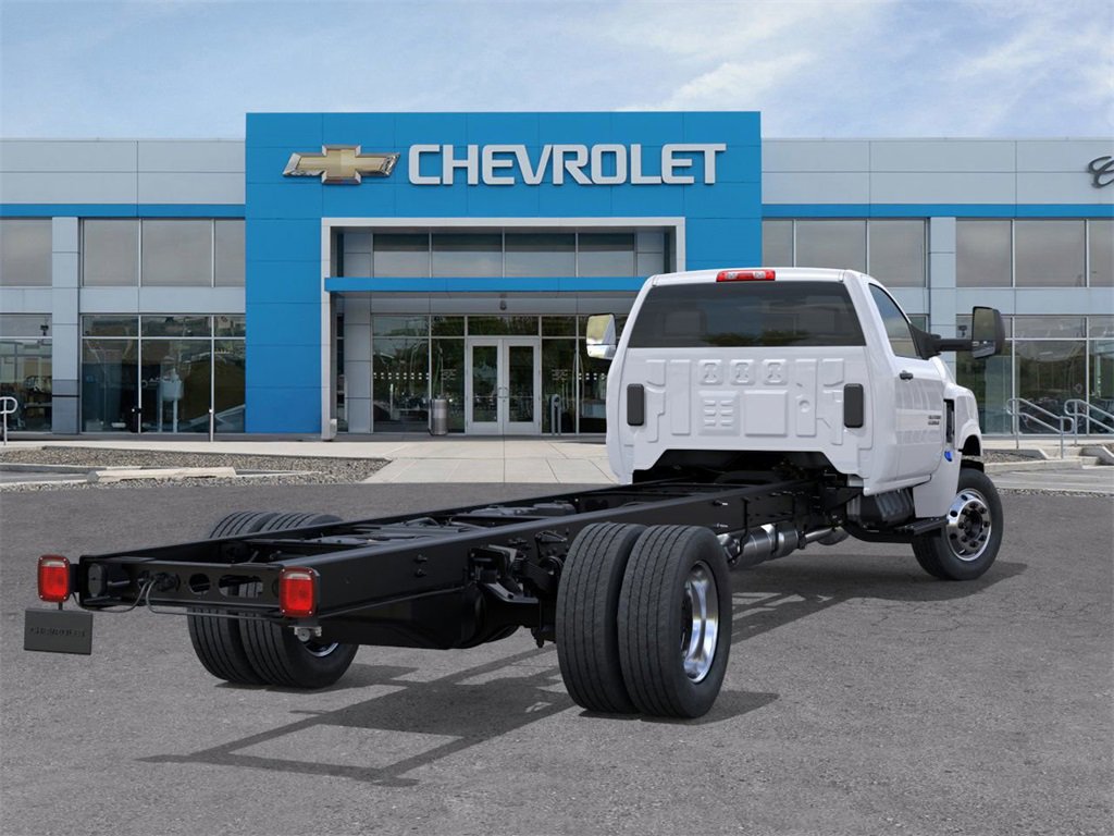 2025 Chevrolet Silverado 6500HD Work Truck photo 4