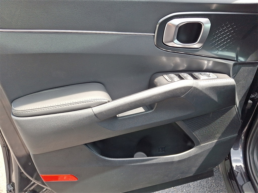 2025 Kia Sorento S photo 12