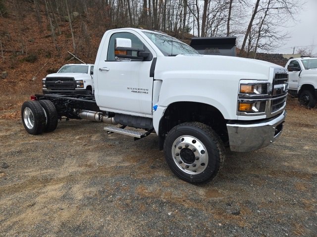 2024 Chevrolet Silverado 4500 Medium Duty Chassis Cab Work Truck's photo