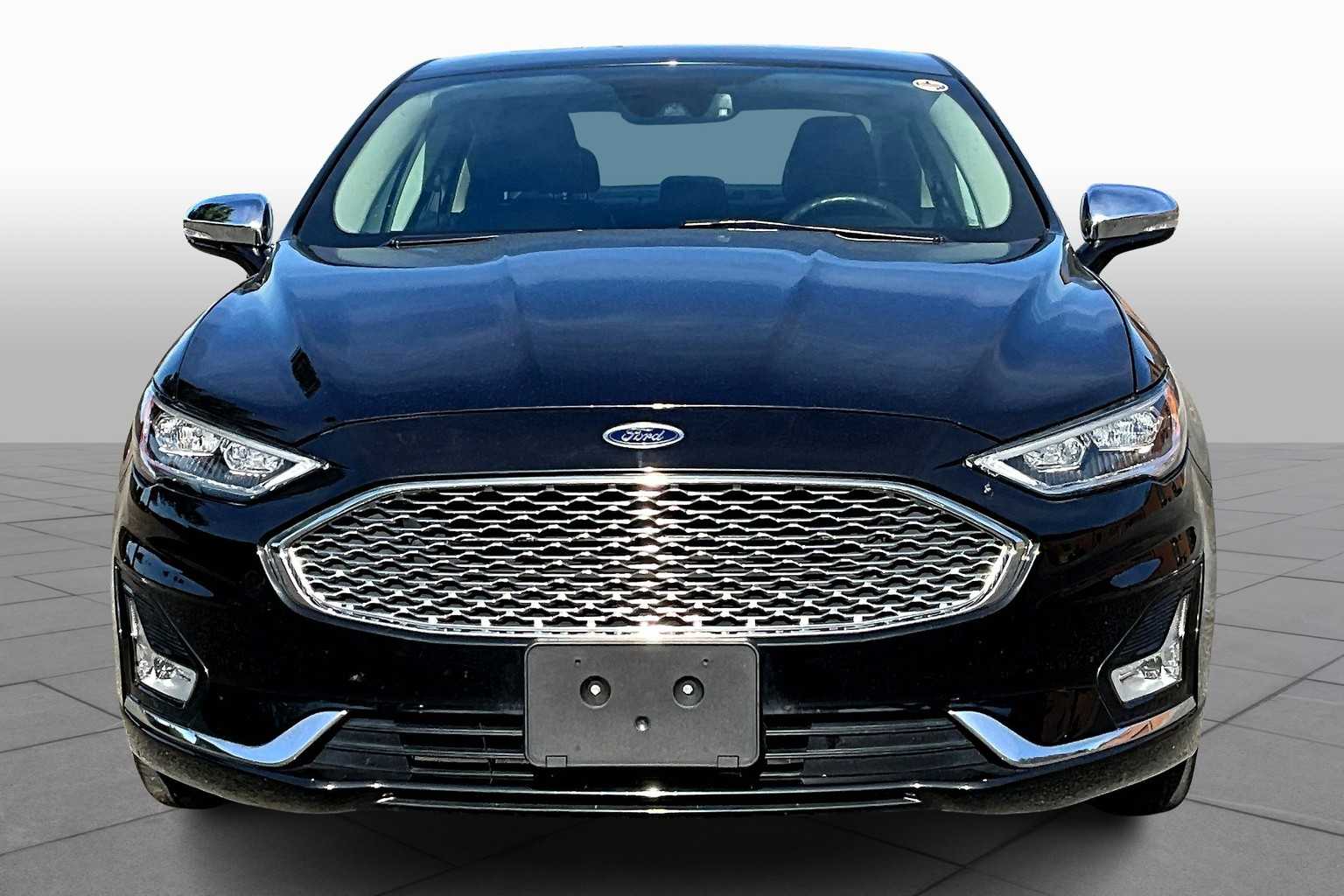 2019 Ford Fusion Hybrid Titanium photo 3