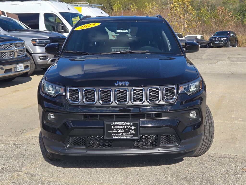 2025 Jeep Compass Latitude photo 4