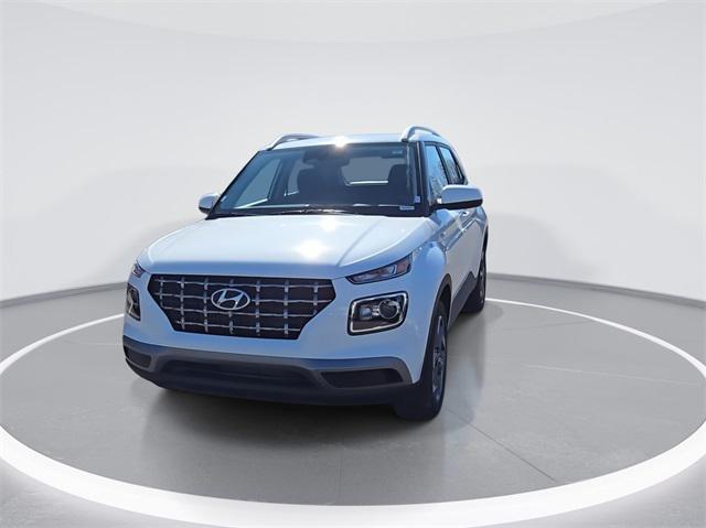 2025 Hyundai Venue SEL photo 3