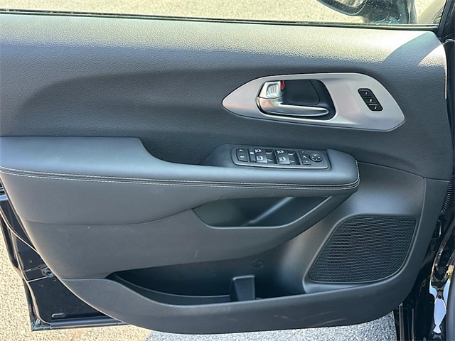 2026 Chrysler Pacifica Limited photo 10