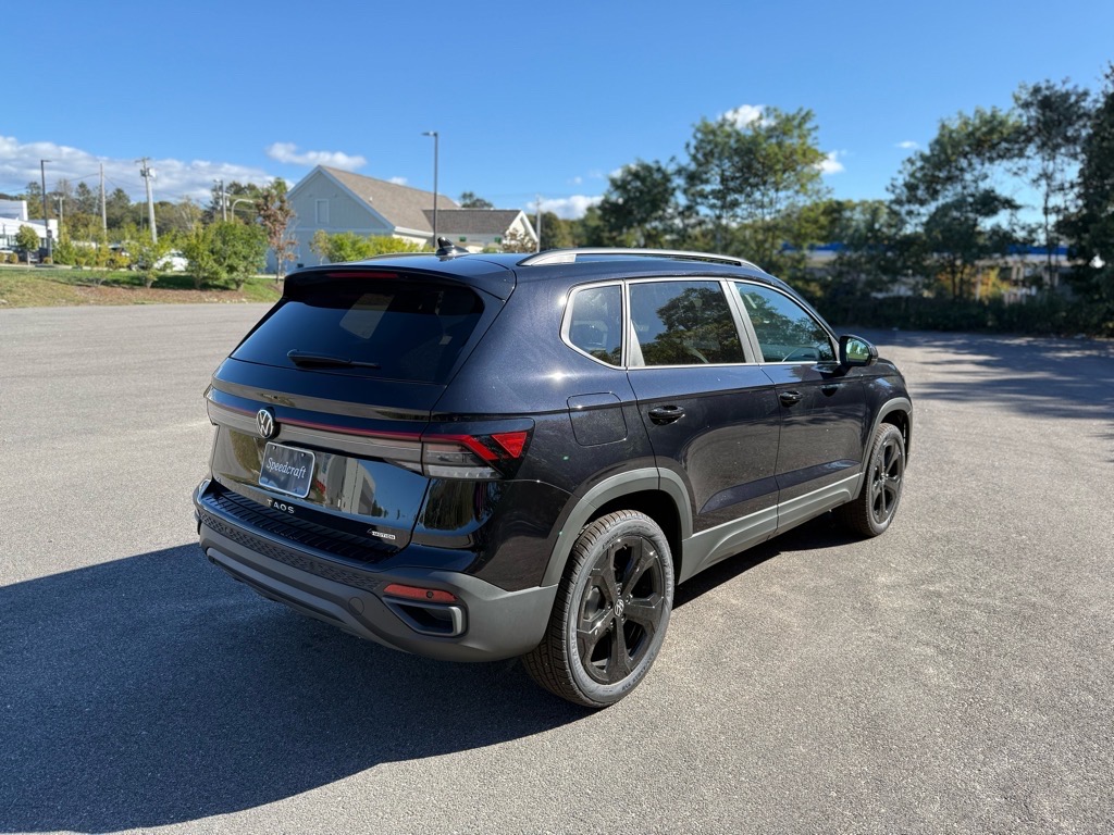 2025 Volkswagen Taos SE photo 4