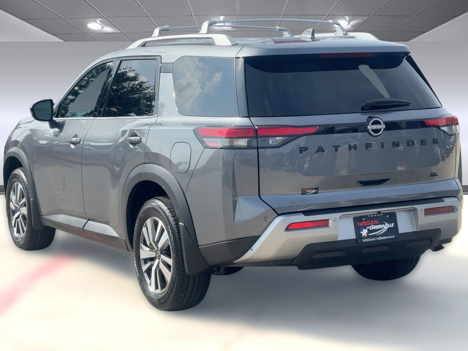 2025 Nissan Pathfinder SL photo 3