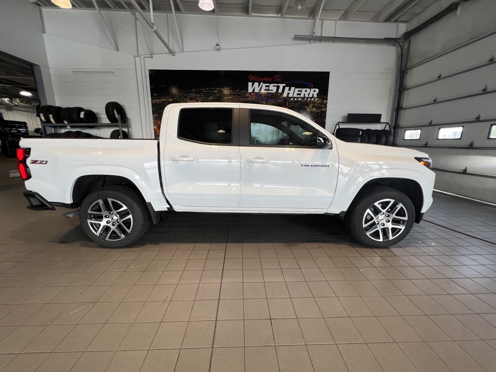 2024 Chevrolet Colorado Z71 photo 8