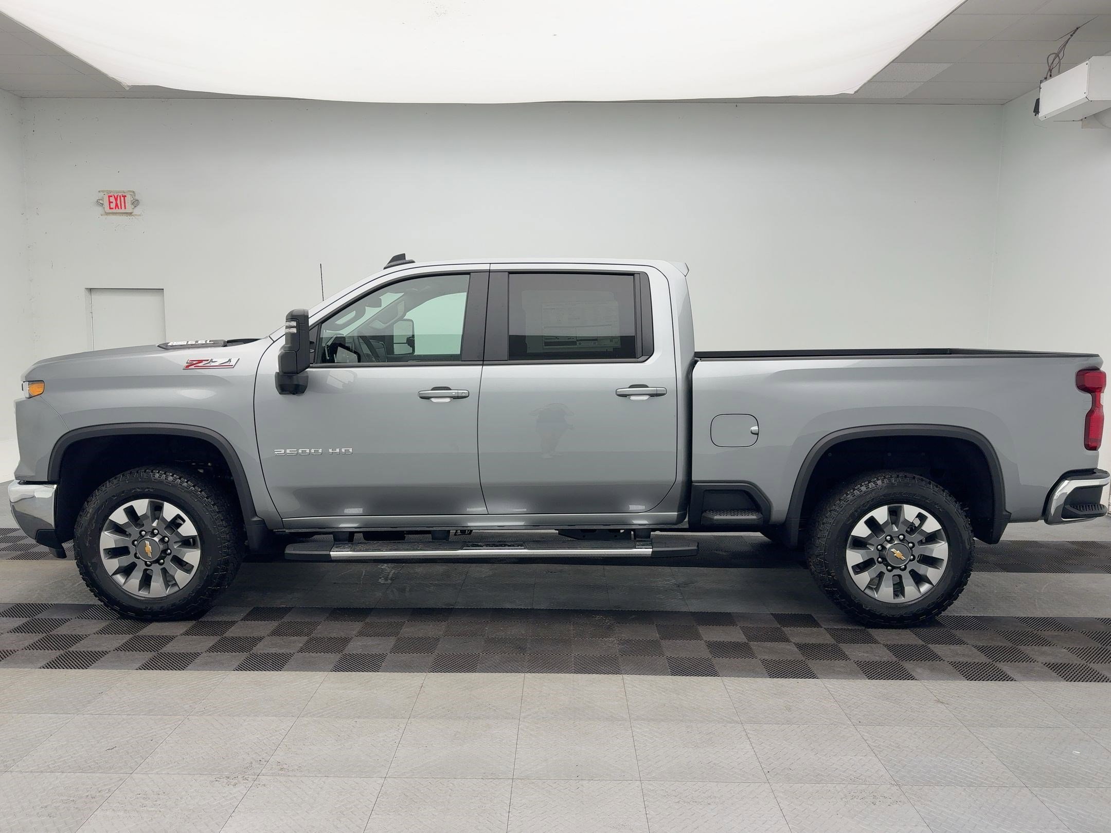 2026 Chevrolet Silverado 2500HD LT photo 2
