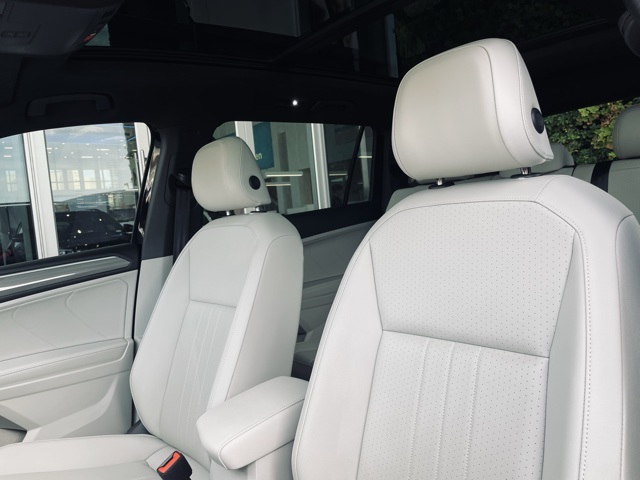 2023 Volkswagen Tiguan SE R-Line Black photo 2