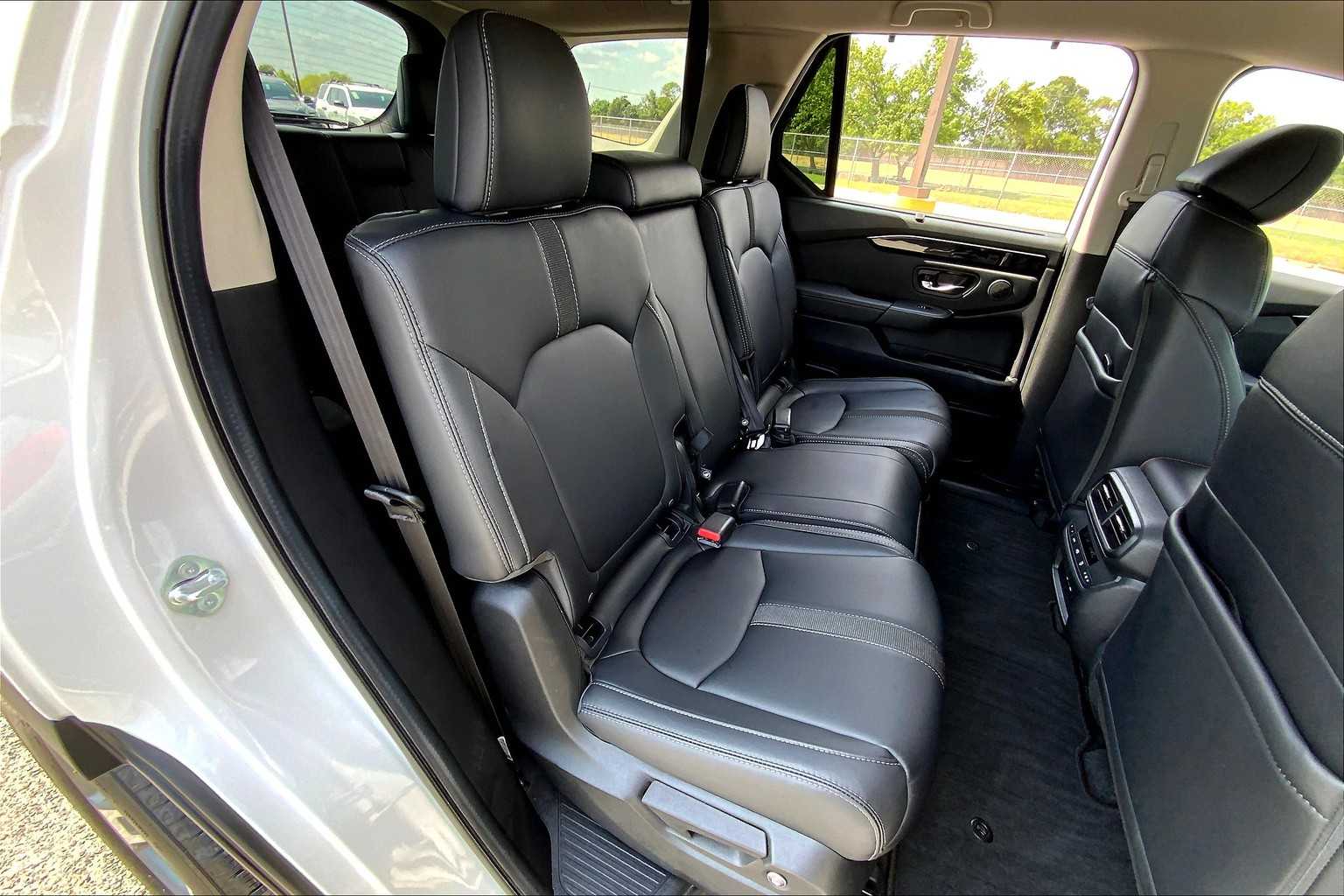 2025 Honda Pilot EX-L photo 18