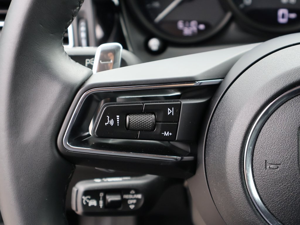 2025 Porsche Macan T photo 26