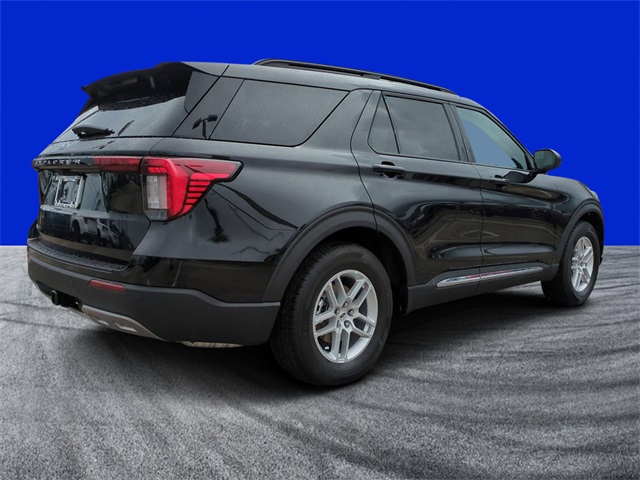 2025 Ford Explorer photo 2