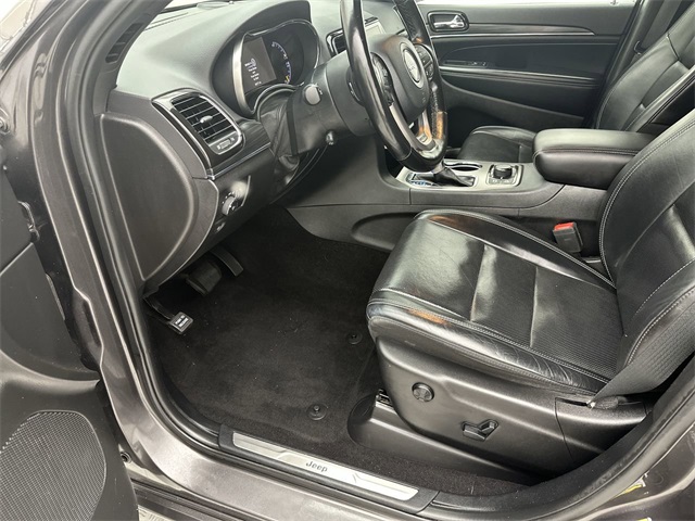 2021 Jeep Grand Cherokee Anniversary Edition photo 3