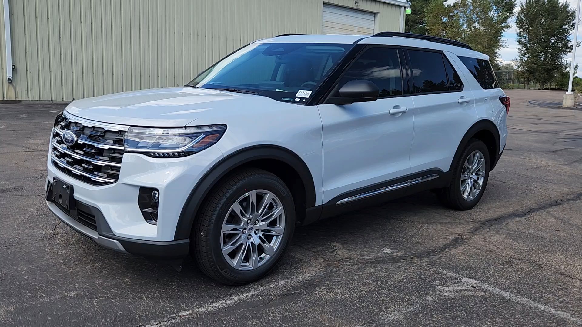 2025 Ford Explorer photo 2