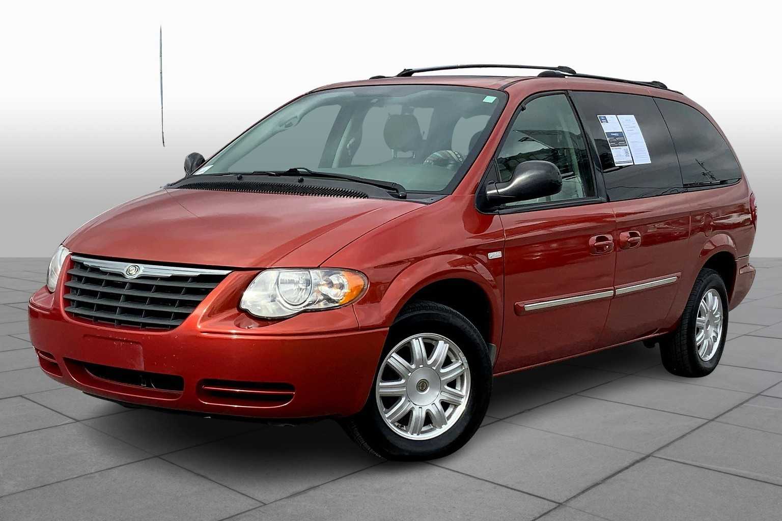 Town Van Chrysler 2004 Chrysler Town Country Minivan 4D Price