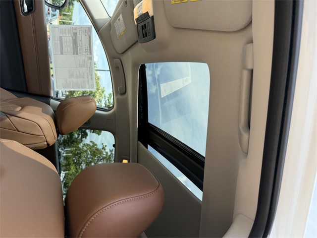 2025 Nissan Pathfinder Platinum photo 4