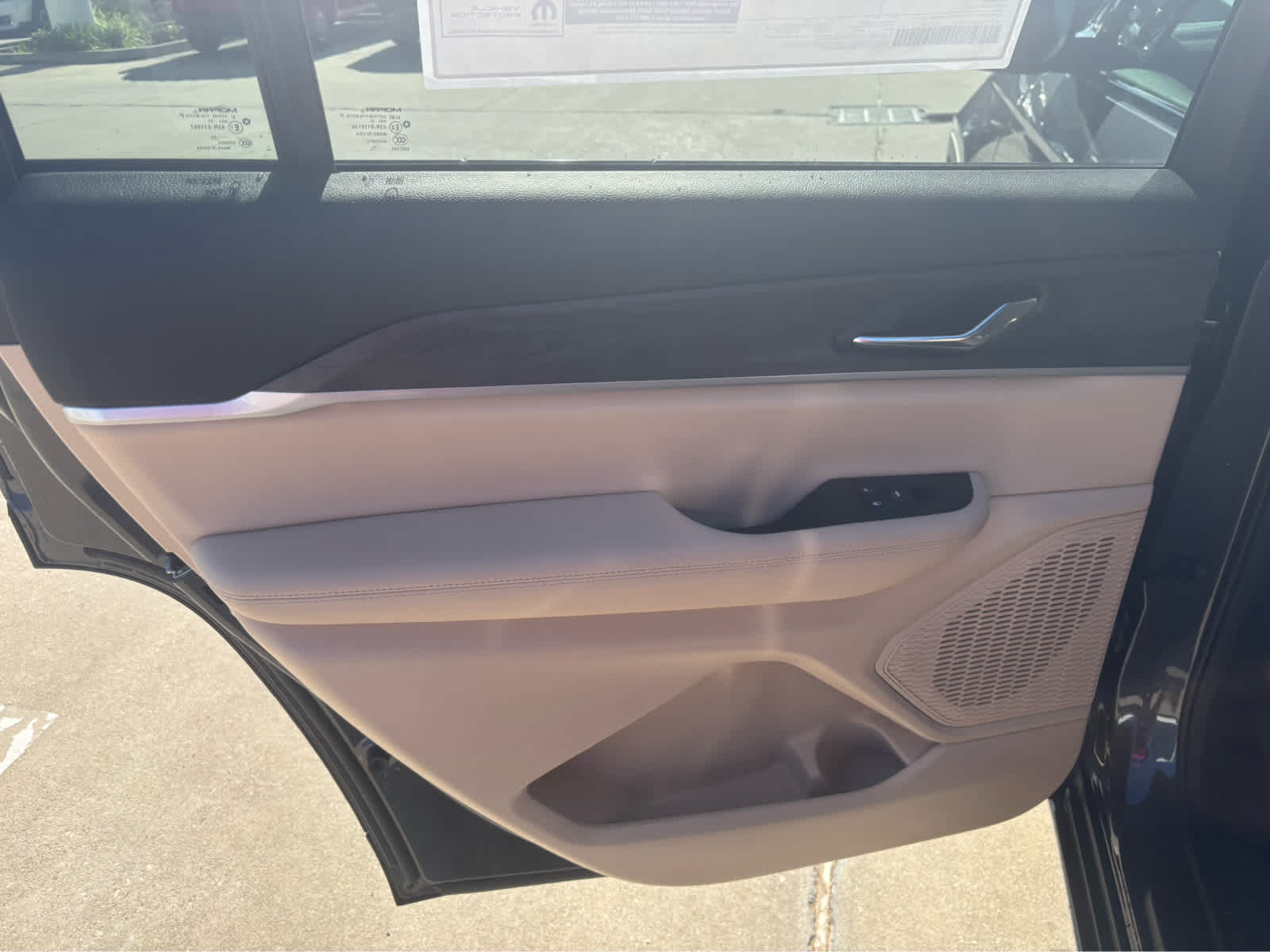 2025 Jeep Grand Cherokee Limited photo 7