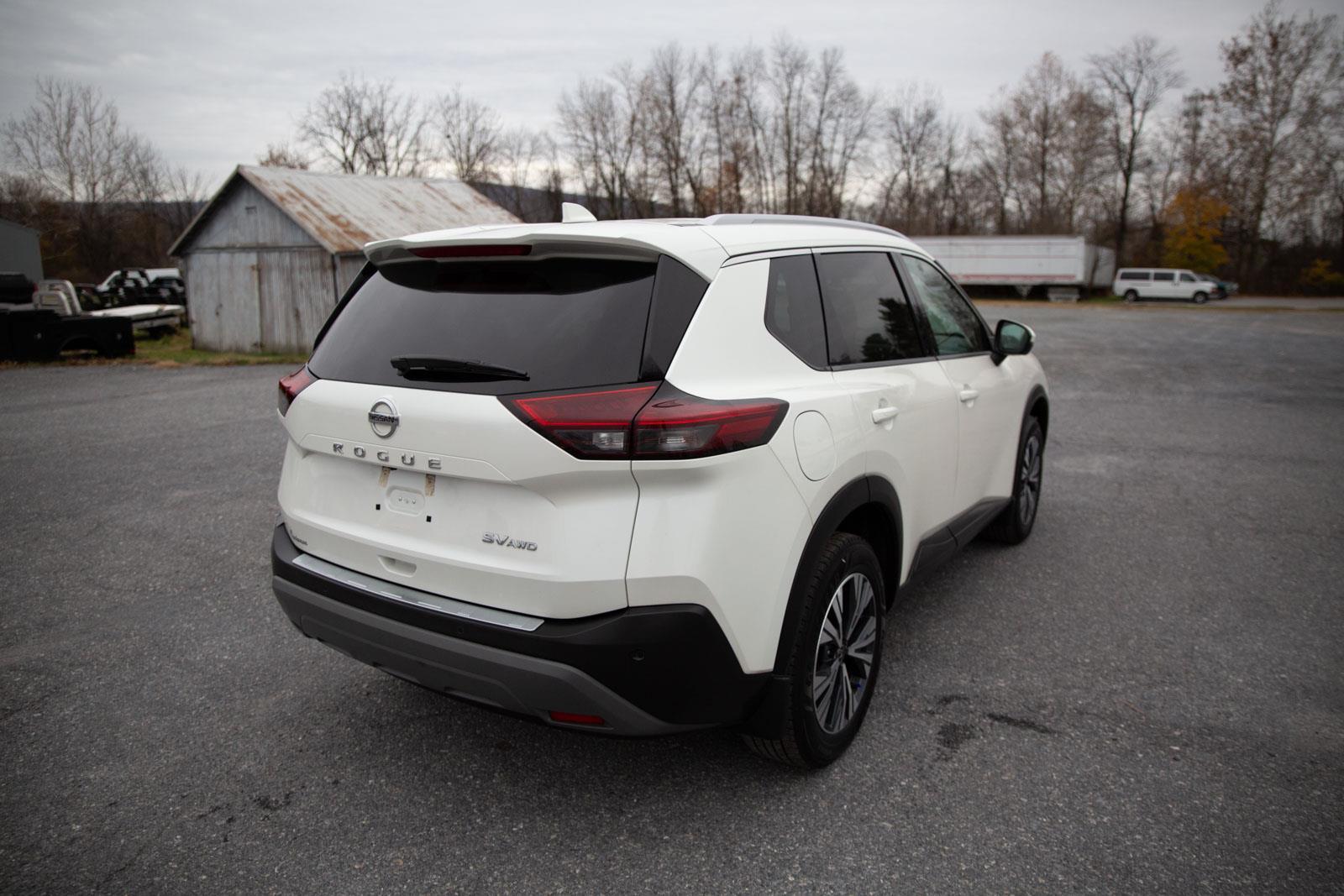 2021 Nissan Rogue SV photo 3
