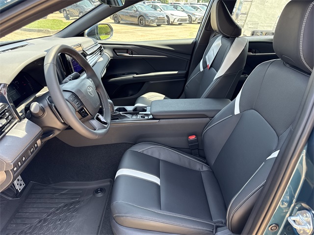 2025 Toyota Camry SE photo 10