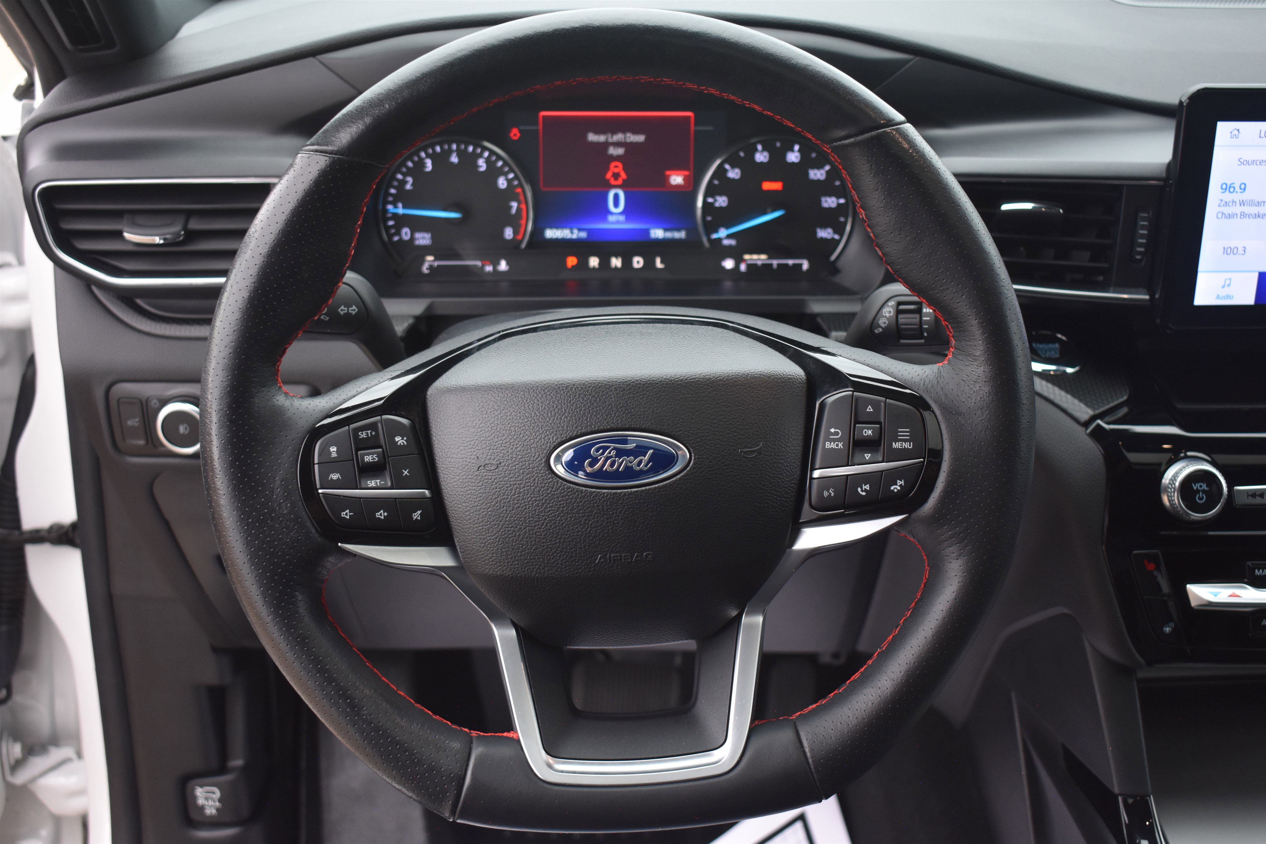 2023 Ford Explorer ST-Line photo 12