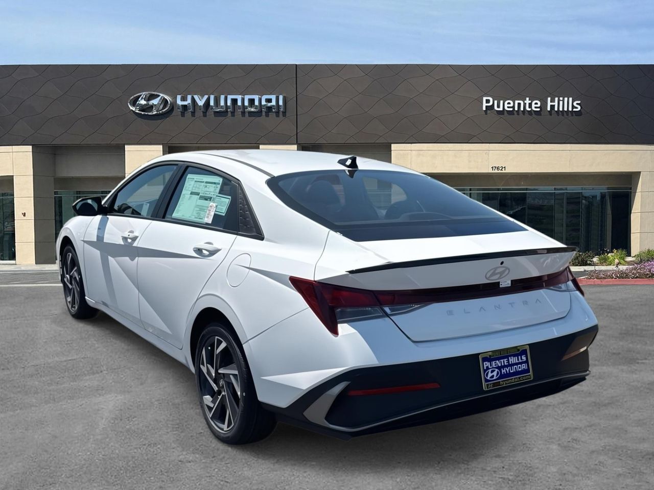2025 Hyundai Elantra SEL Sport photo 4