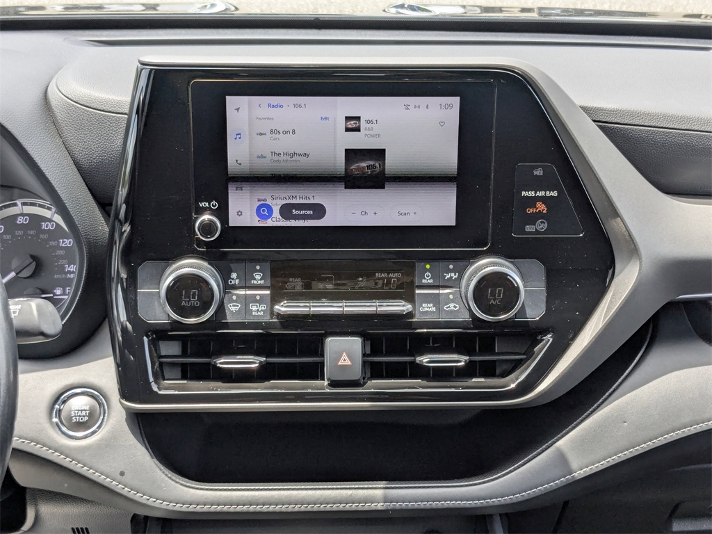 2023 Toyota Highlander LE photo 16