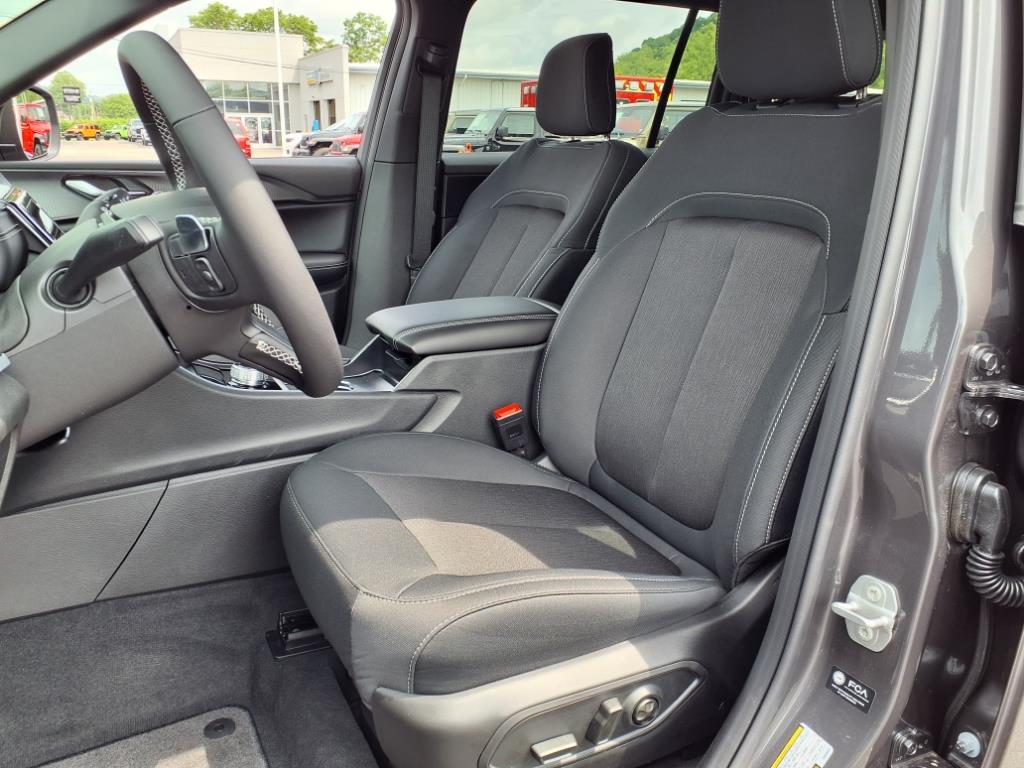 2025 Jeep Grand Cherokee L photo 4