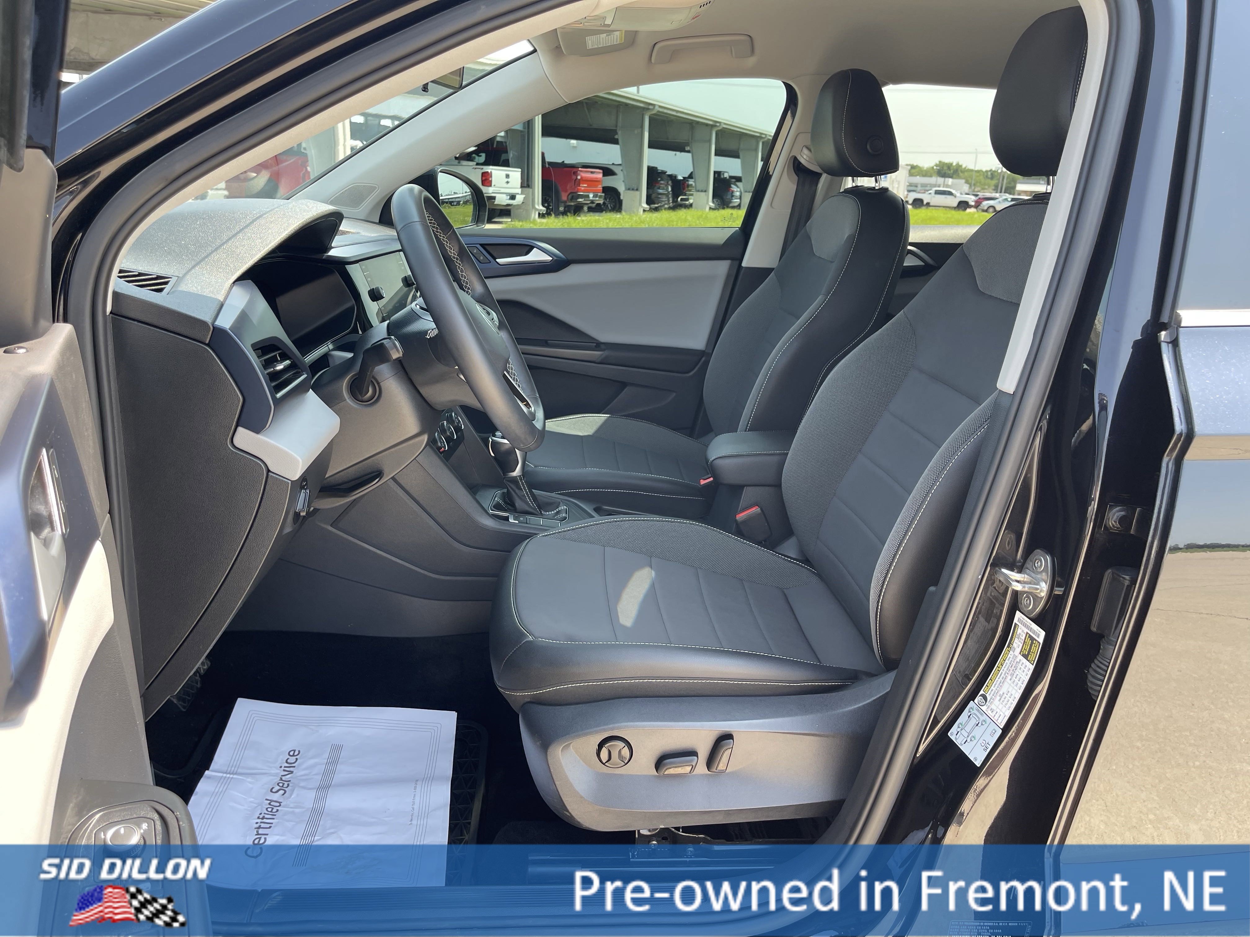 2022 Volkswagen Taos SE photo 3