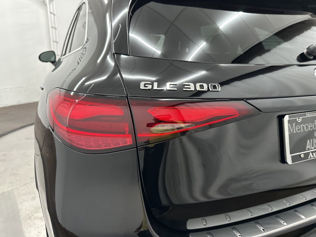 2025 Mercedes Benz GLC 300 photo 20