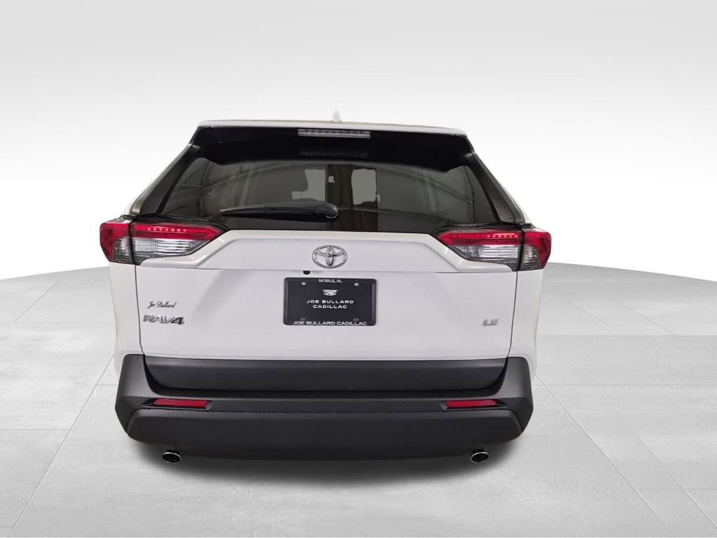 2025 Toyota RAV4 LE photo 4