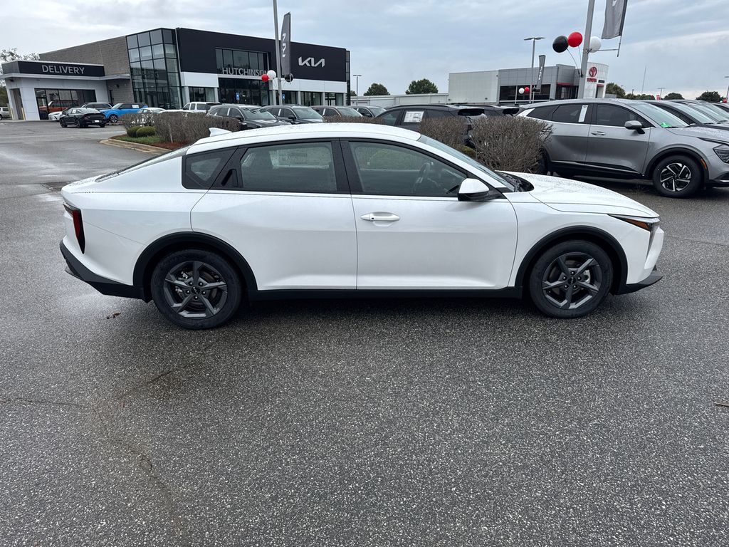 2025 Kia K4 LXS photo 2