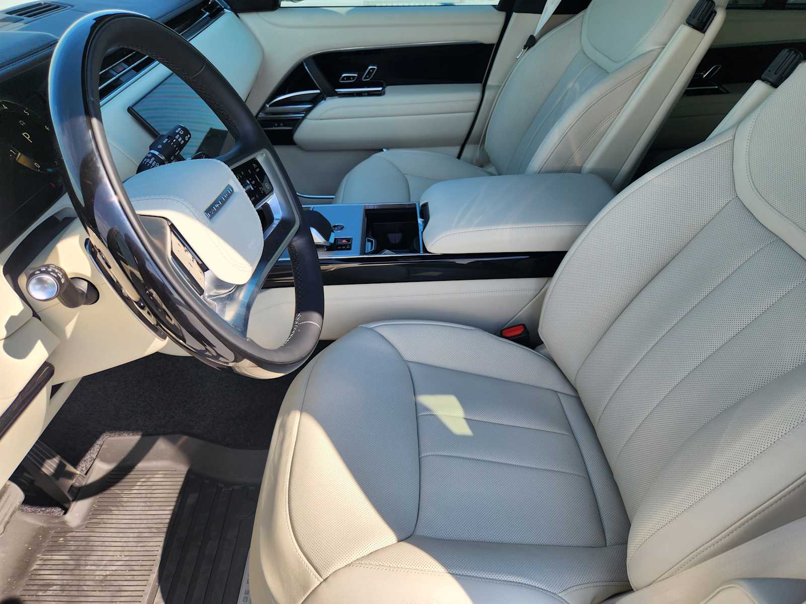2025 Land Rover Range Rover SE photo 10