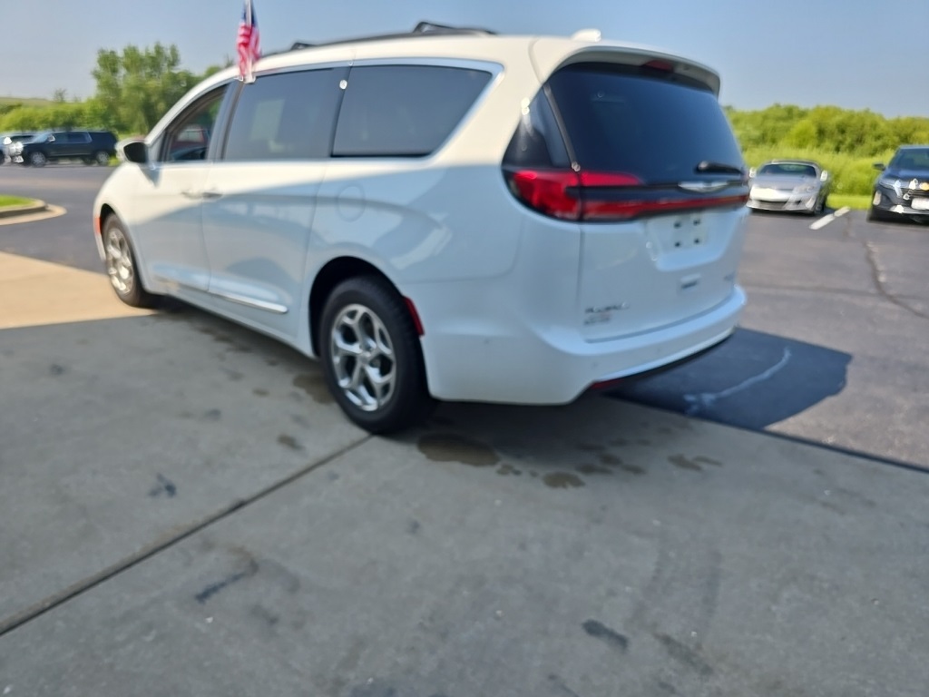 2022 Chrysler Pacifica Limited photo 4