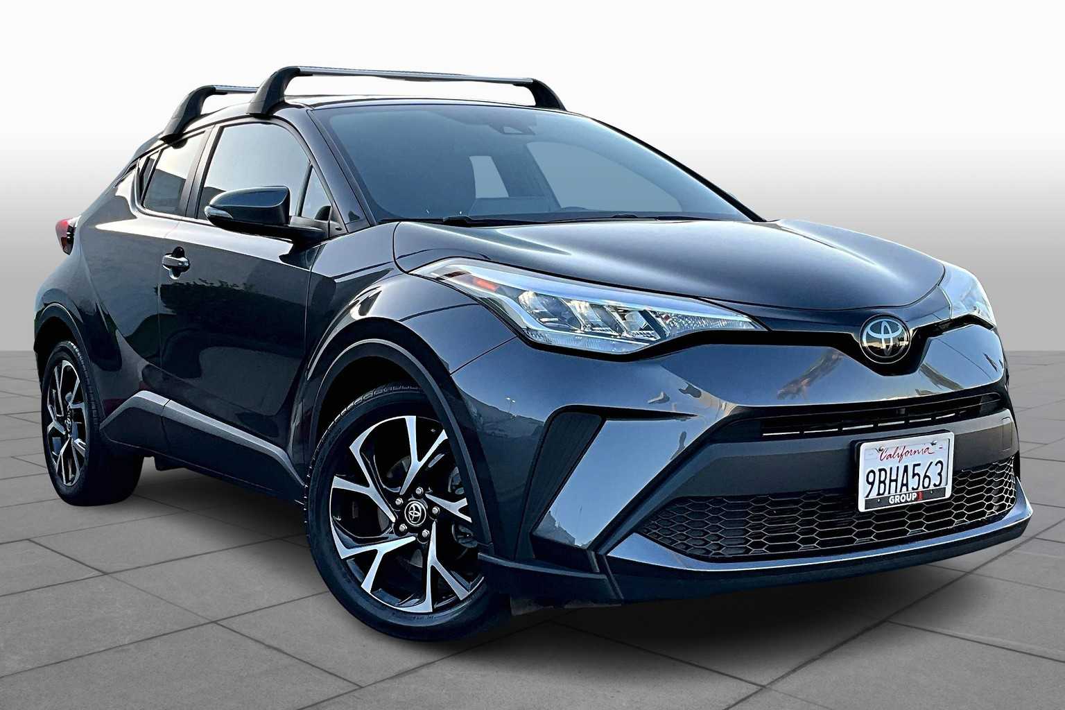 2022 Toyota C-HR XLE photo 2