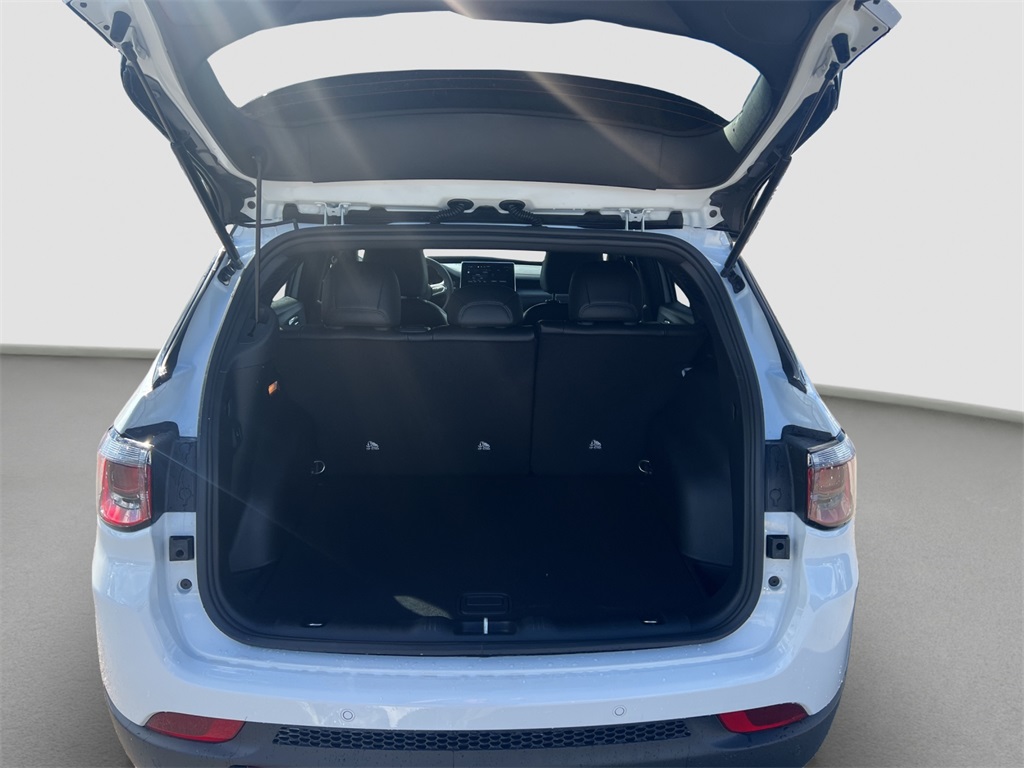 2026 Jeep Compass Trailhawk photo 17