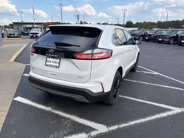 2024 Ford Edge SEL photo 2
