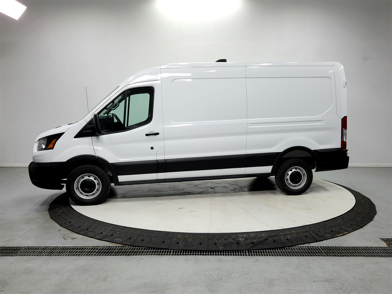2026 Ford Transit Cargo Van photo 4