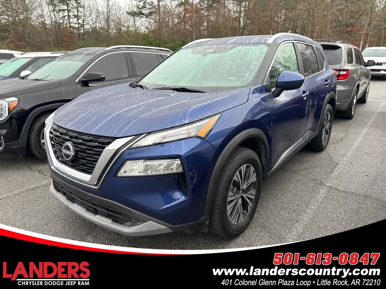 2023 Nissan Rogue SV's photo