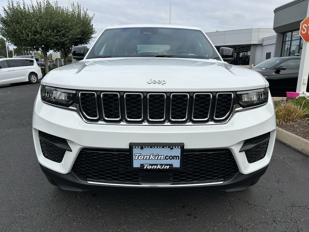 2025 Jeep Grand Cherokee Laredo X photo 2