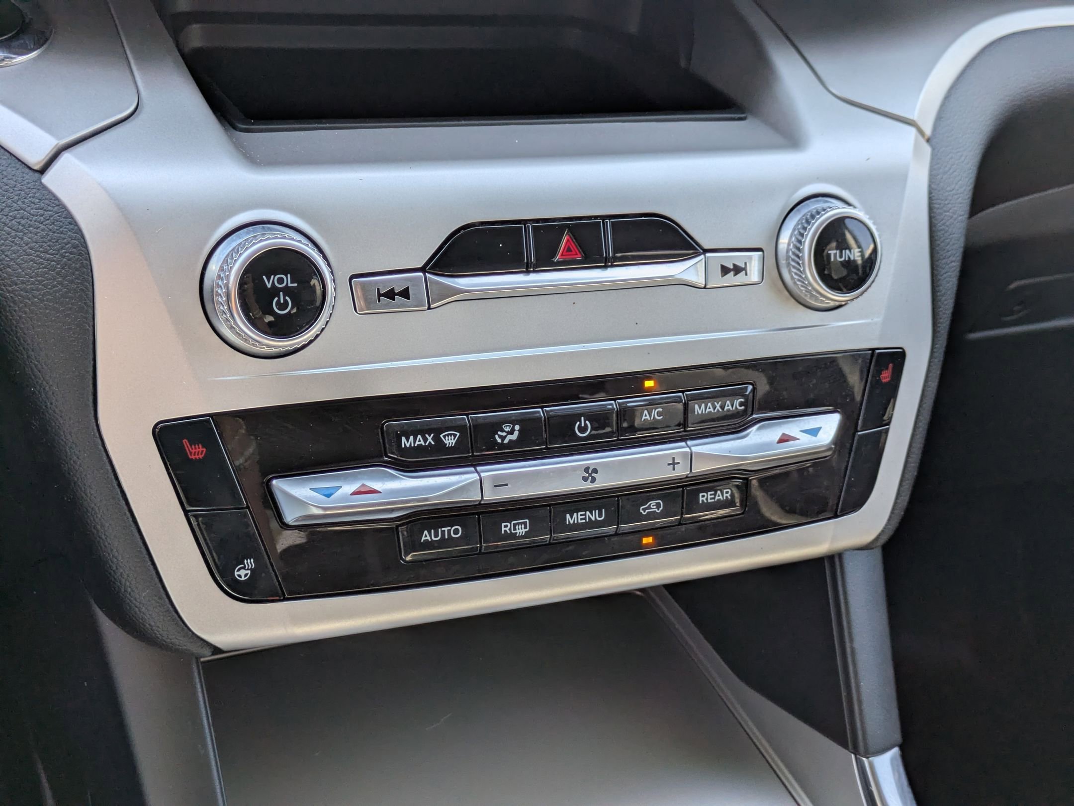 2022 Ford Explorer XLT photo 19