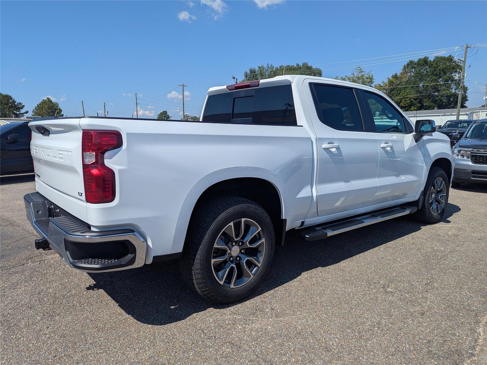 2026 Chevrolet Silverado 1500 LT photo 2