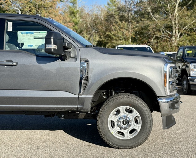 2026 Ford F-350 XLT photo 2