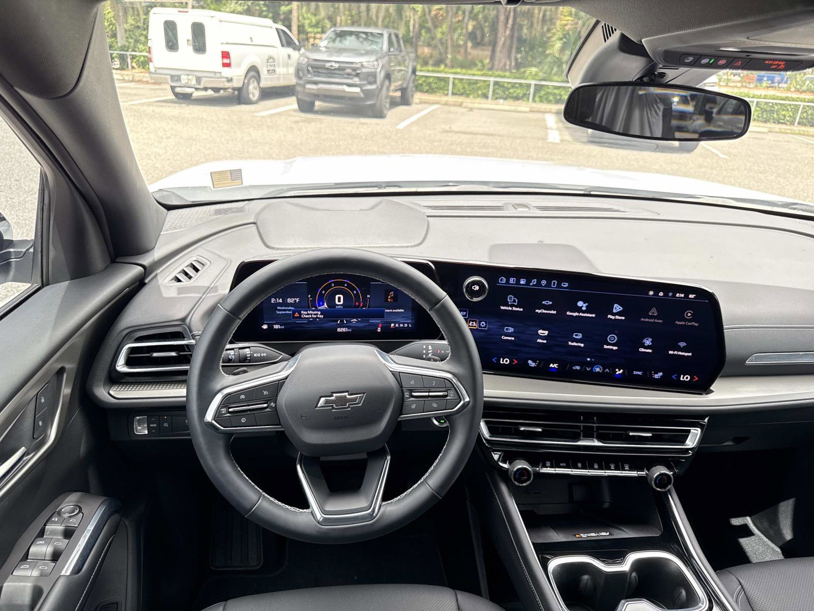 2025 Chevrolet Traverse photo 14