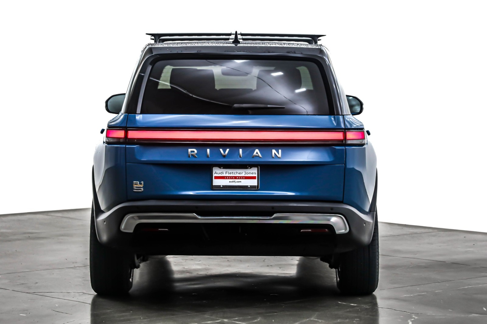 2023 Rivian R1S Adventure photo 3