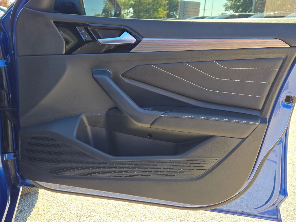 2022 Volkswagen Jetta 1.5T SEL photo 8