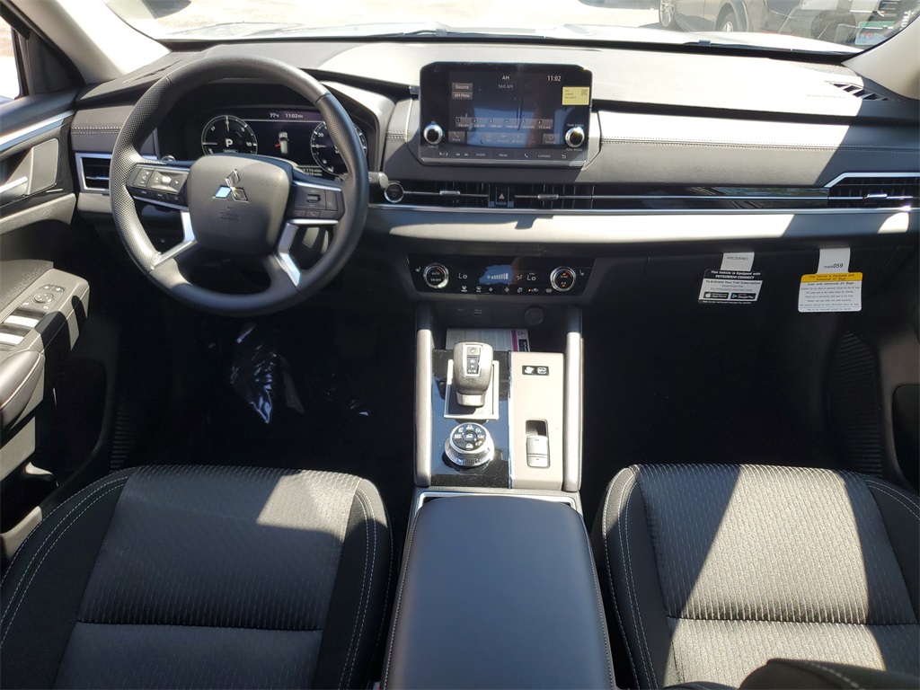 2025 Mitsubishi Outlander PHEV ES photo 14