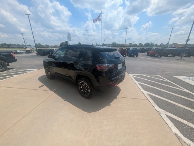 2024 Jeep Compass Trailhawk photo 2