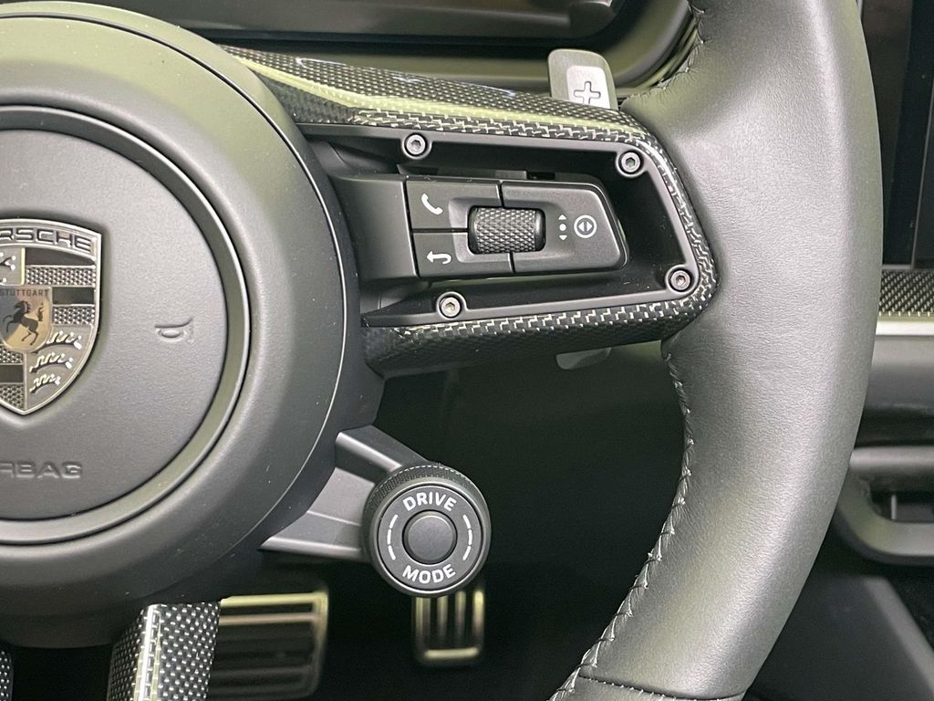 2025 Porsche Cayenne Turbo E-Hybrid photo 34