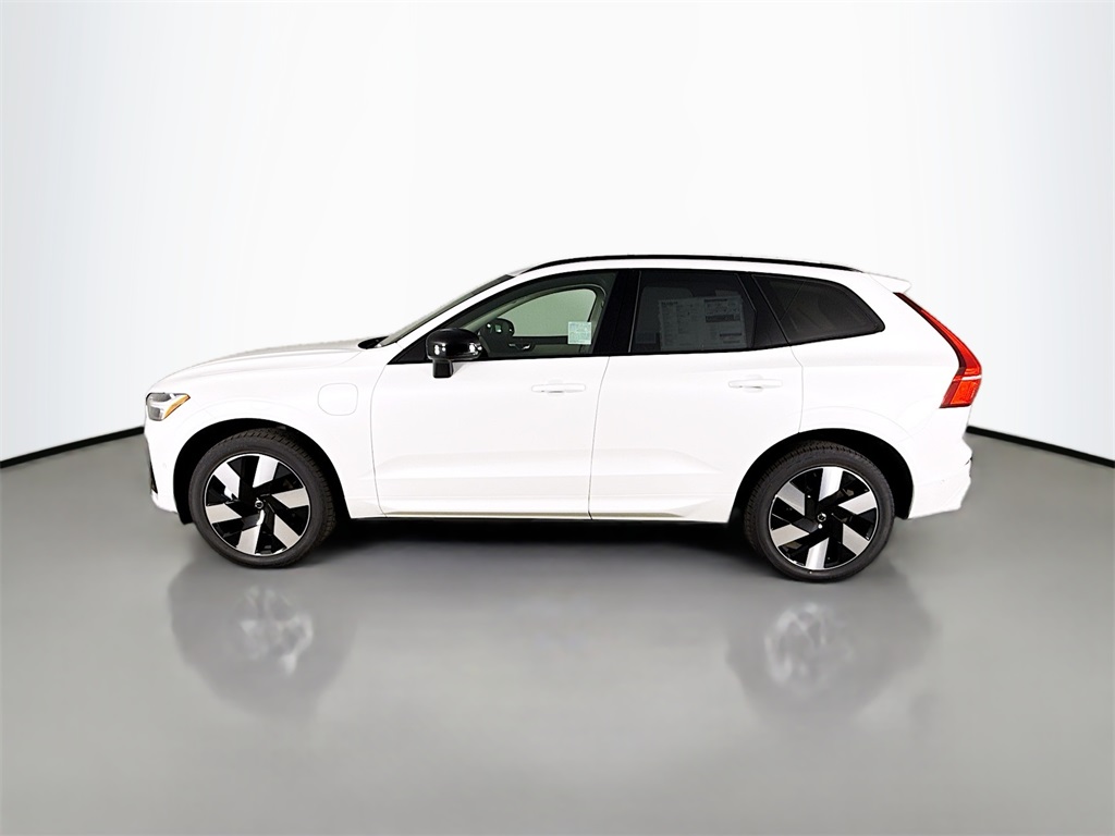2025 Volvo XC60 Hybrid T8 Plus photo 4